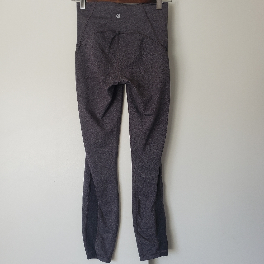 Lululemon TrainTimes 7/8 25" leggings, size 4 - Picture 8 of 12
